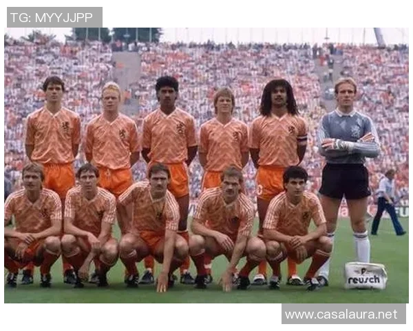 足球明星巴斯滕限量版手机壳热销中球迷必备的时尚潮流单品 足球明星巴斯滕限量版手机壳热销中球迷必备的时尚潮流单品