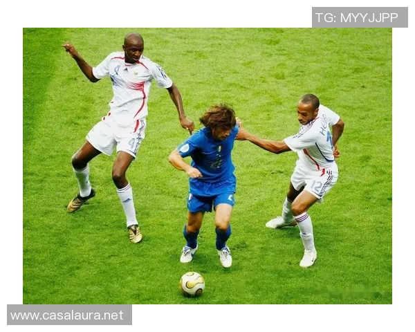 足球明星效力的俱乐部背后的故事与成就探秘 足球明星效力的俱乐部背后的故事与成就探秘