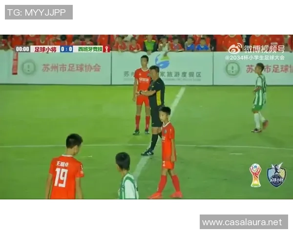 足球明星的女儿展现青春魅力成为时尚新宠引领潮流风向标 足球明星的女儿展现青春魅力成为时尚新宠引领潮流风向标