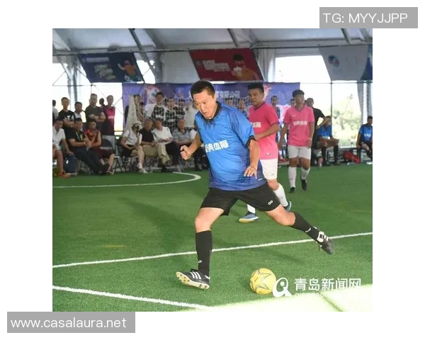 足球明星的精彩瞬间与他们背后的奋斗故事分享 足球明星的精彩瞬间与他们背后的奋斗故事分享