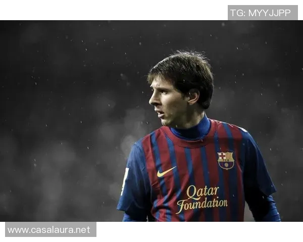 黑色背景下的足球明星人物魅力展现与传奇故事探秘 黑色背景下的足球明星人物魅力展现与传奇故事探秘